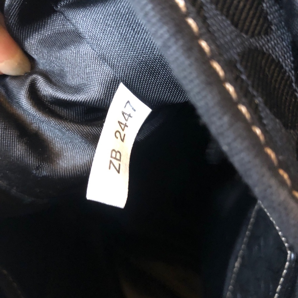 Fossil Black Messenger Bag with Adjustable Strap. Like new. OG hangtag and key - Picture 15 of 16